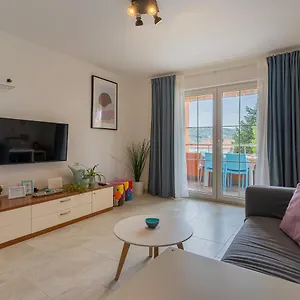 Utmar Apartment Cres
